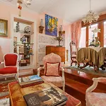 Historic Apartment In Santa Cruz